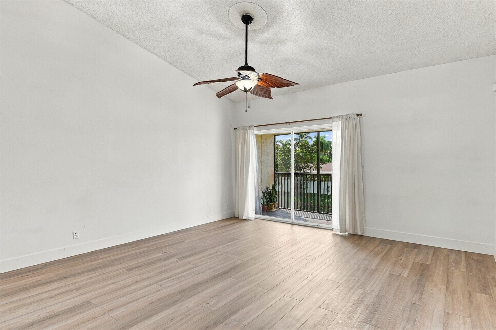 717 Gardens Drive 206 photo 5