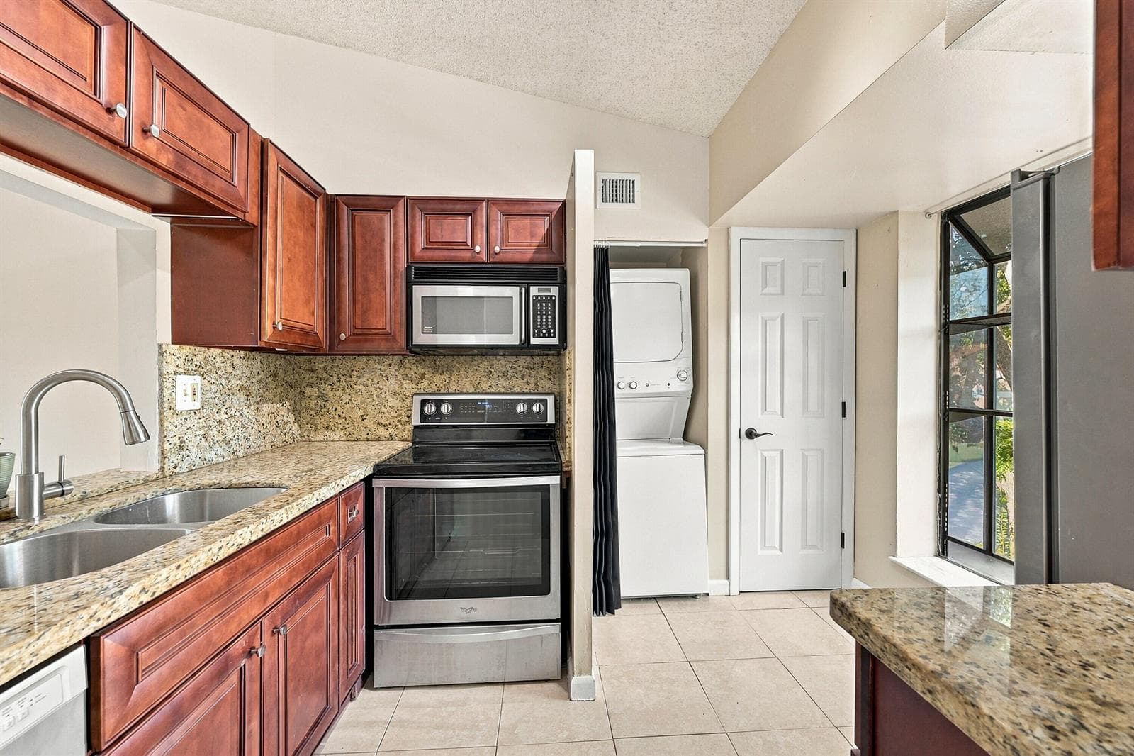 717 Gardens Drive 206 photo 4