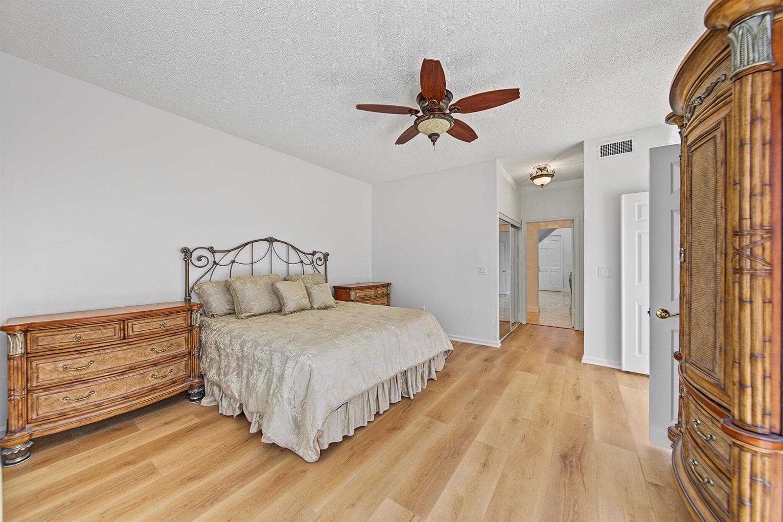 7756 Travelers Tree Drive photo 17