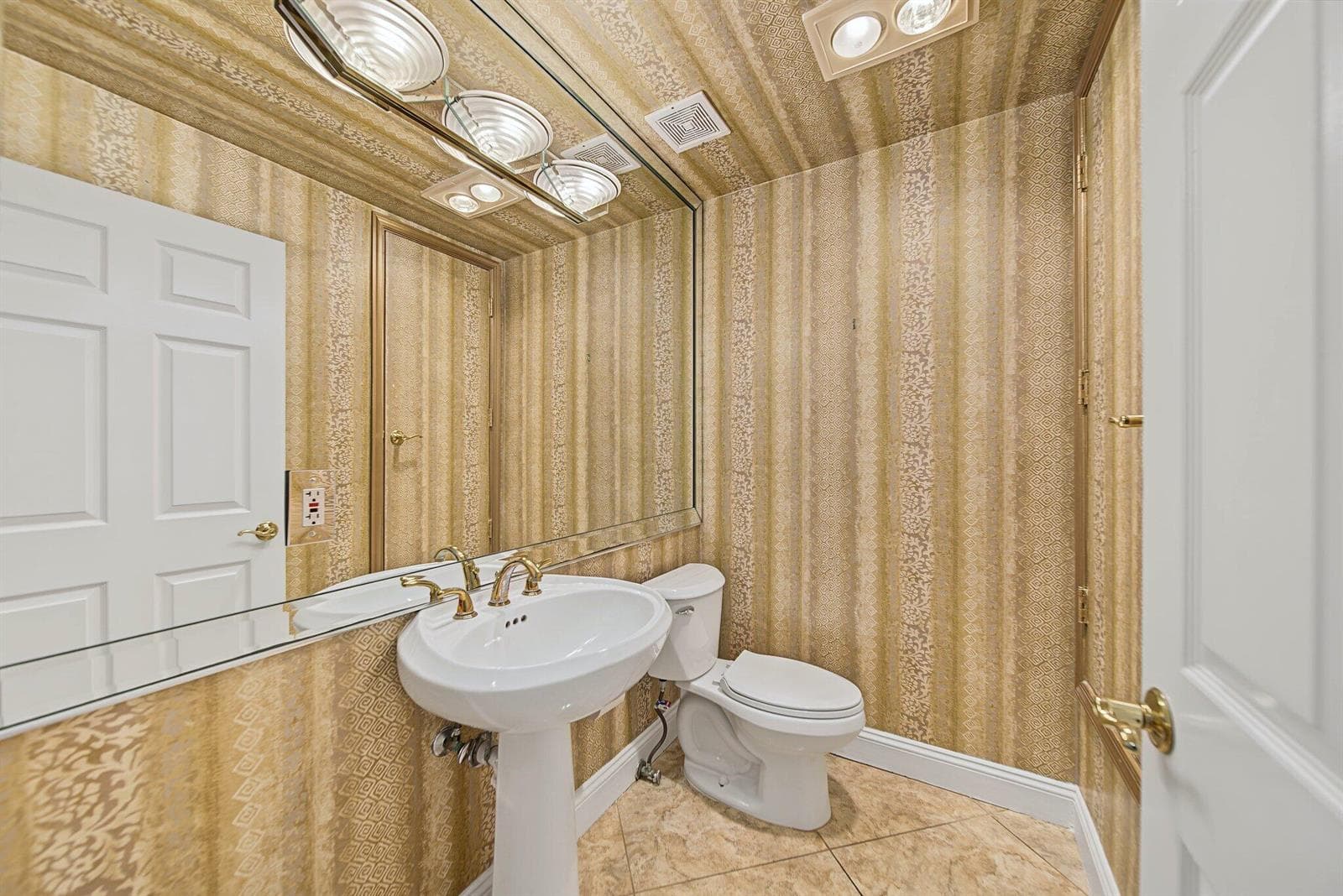 7756 Travelers Tree Drive photo 22