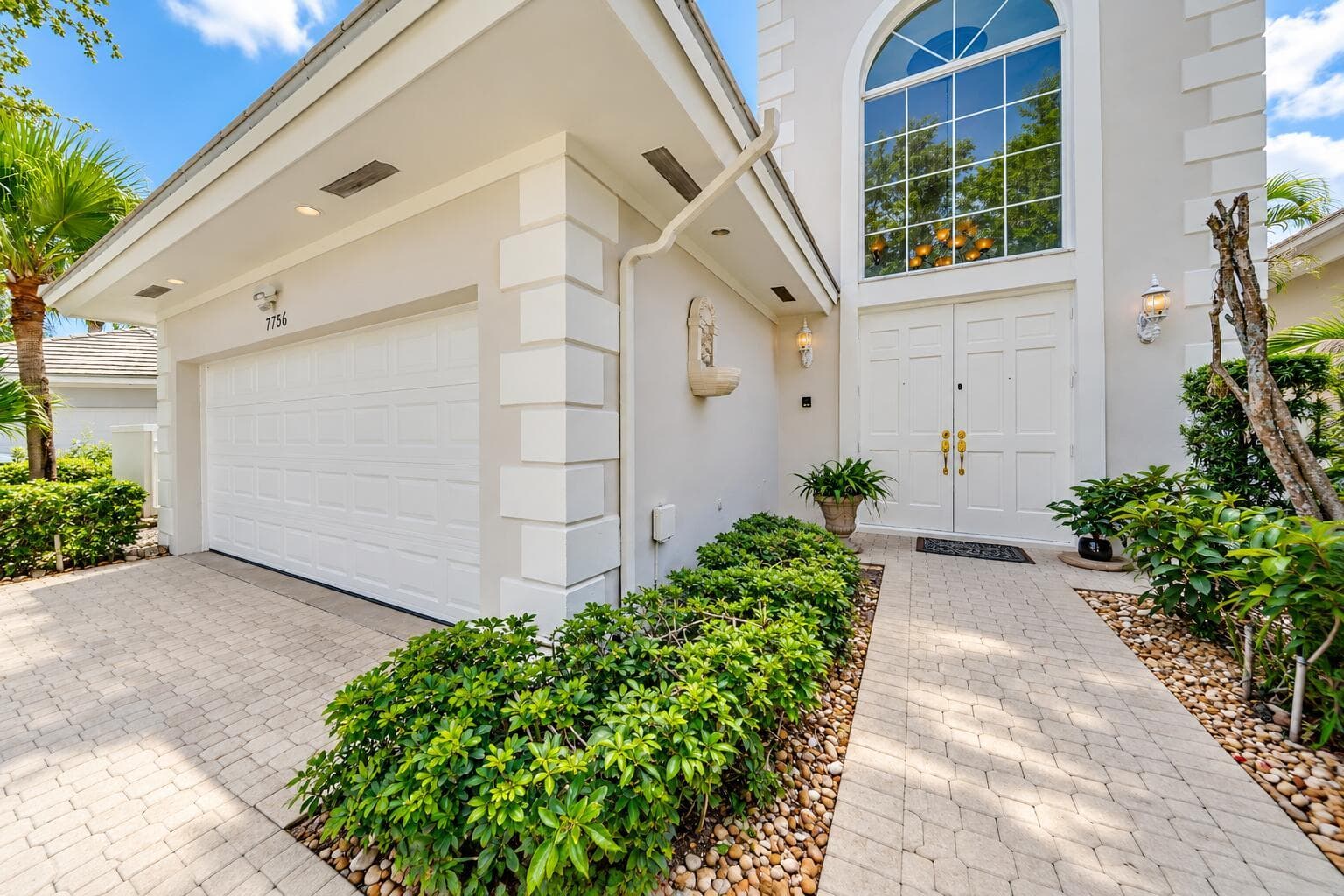 7756 Travelers Tree Drive photo 3