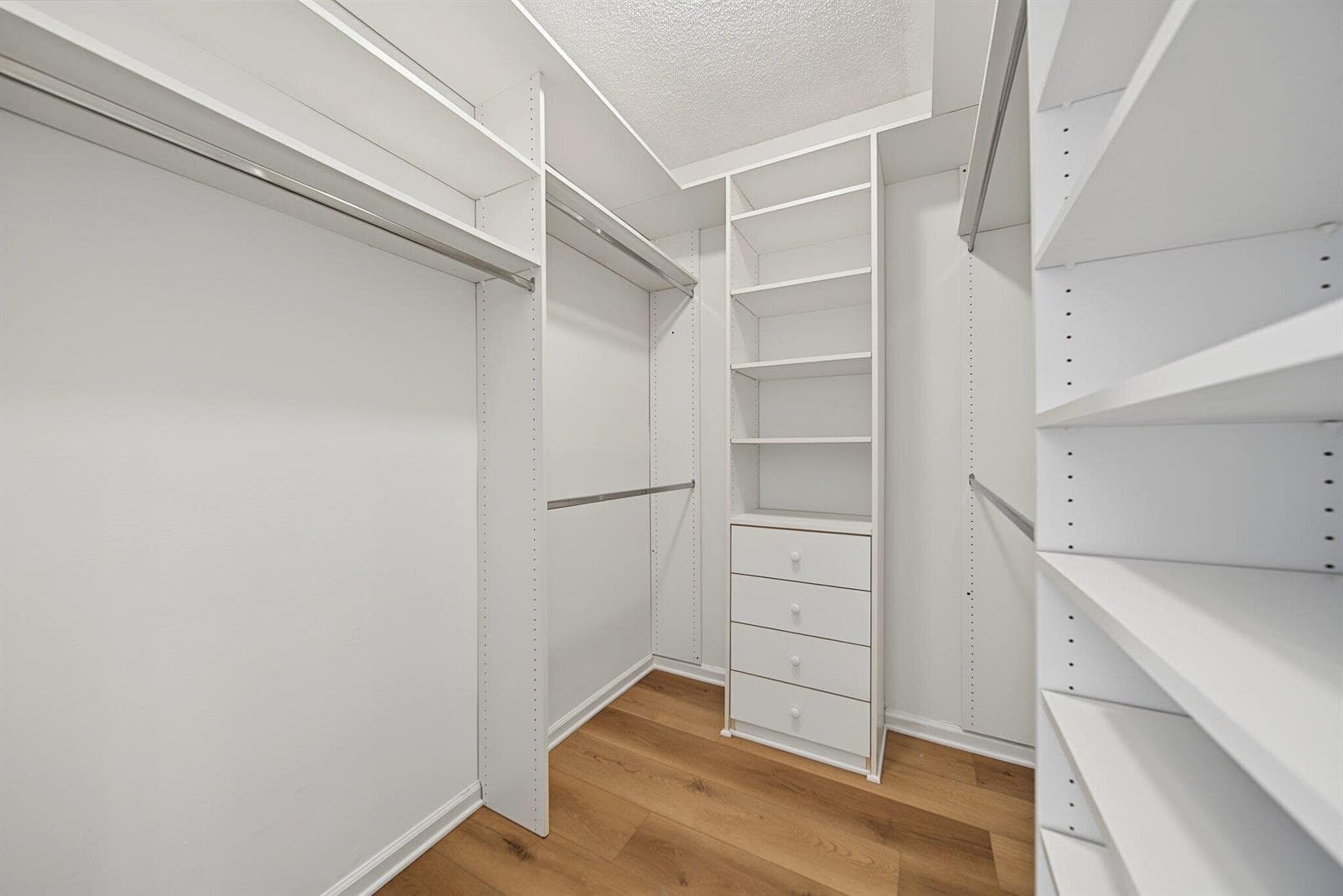 7756 Travelers Tree Drive photo 20