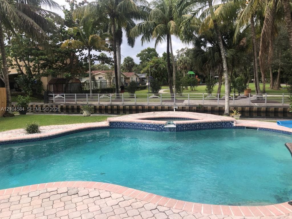 1773 SW 28th Way photo 5