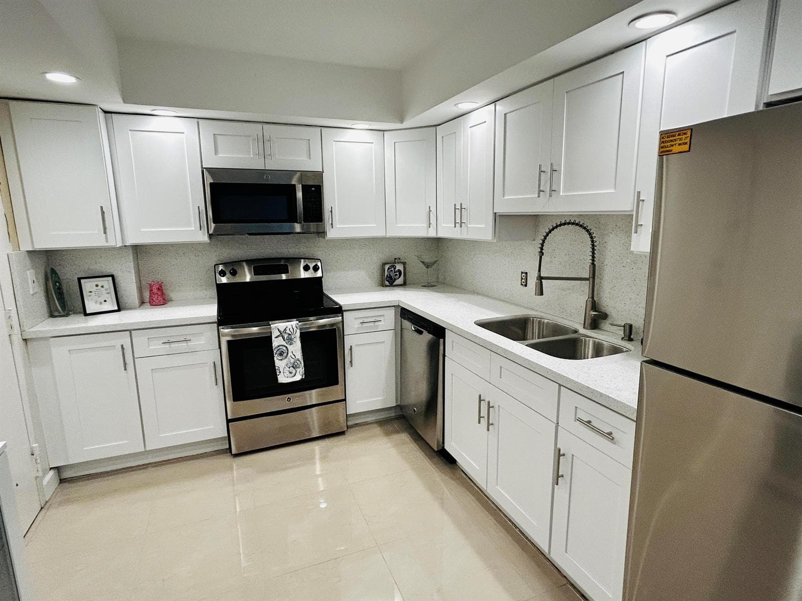 437 GOLDEN ISLES Drive 7G photo 3