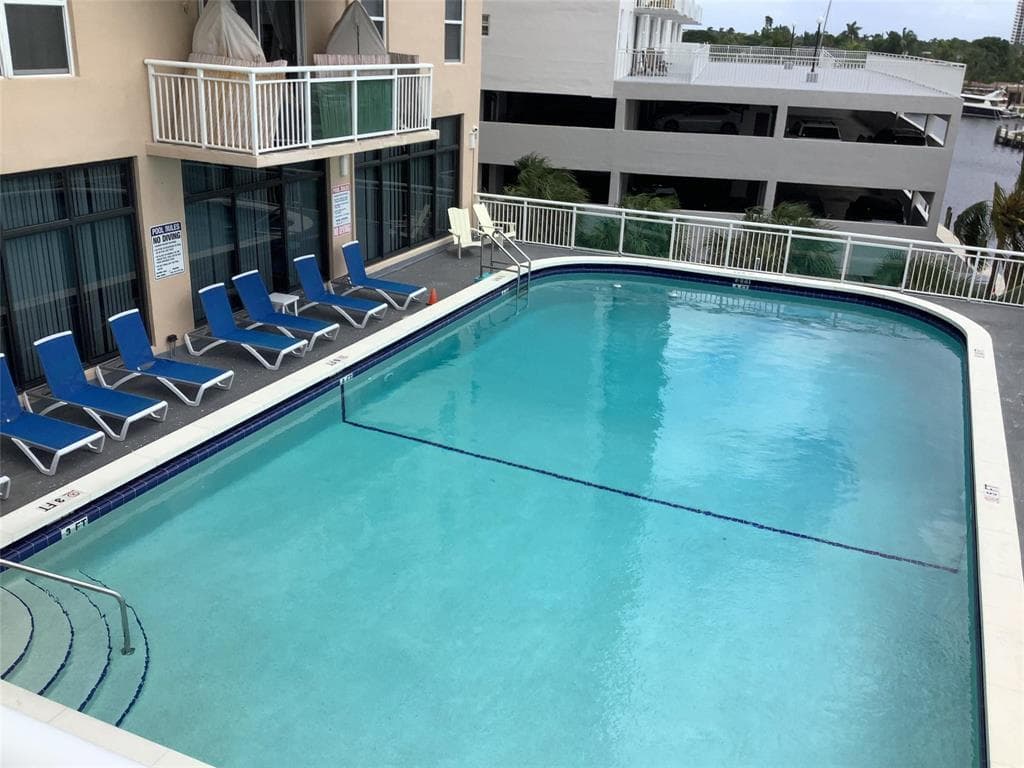 437 GOLDEN ISLES Drive 7G photo 18