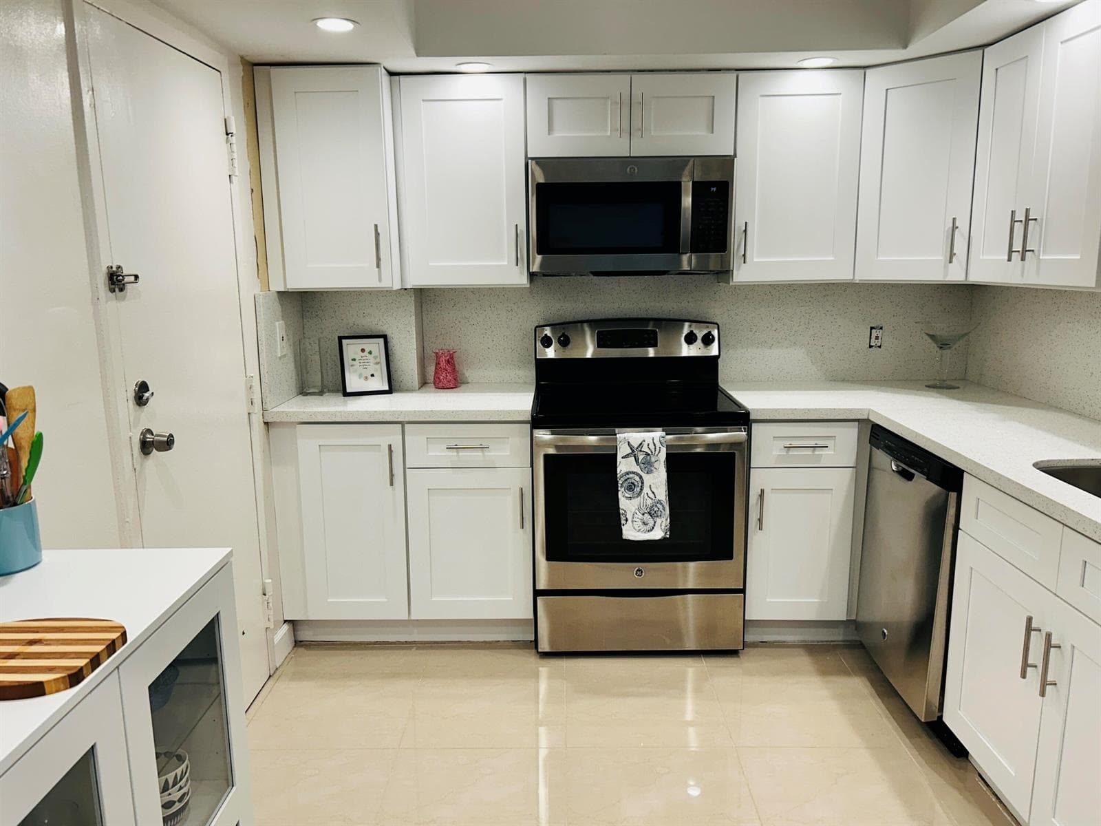 437 GOLDEN ISLES Drive 7G photo 4