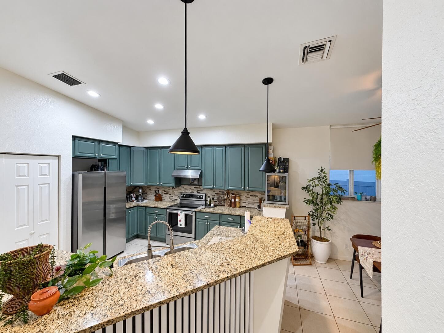 2858 NW 9TH Street photo 7