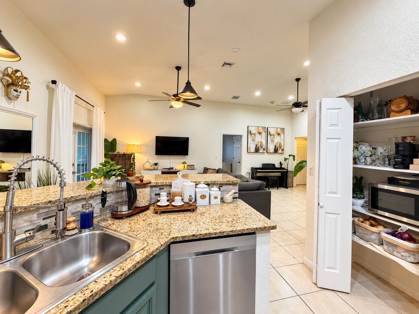 2858 NW 9TH Street photo 9