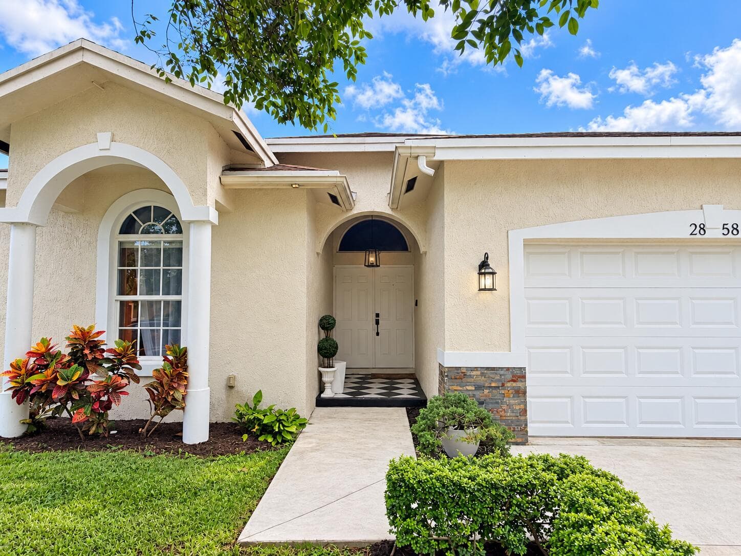 2858 NW 9TH Street photo 4