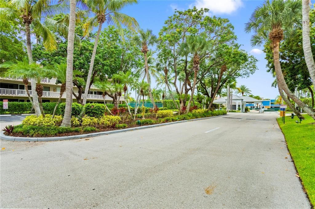 17 Royal Palm Way 6010 photo 2