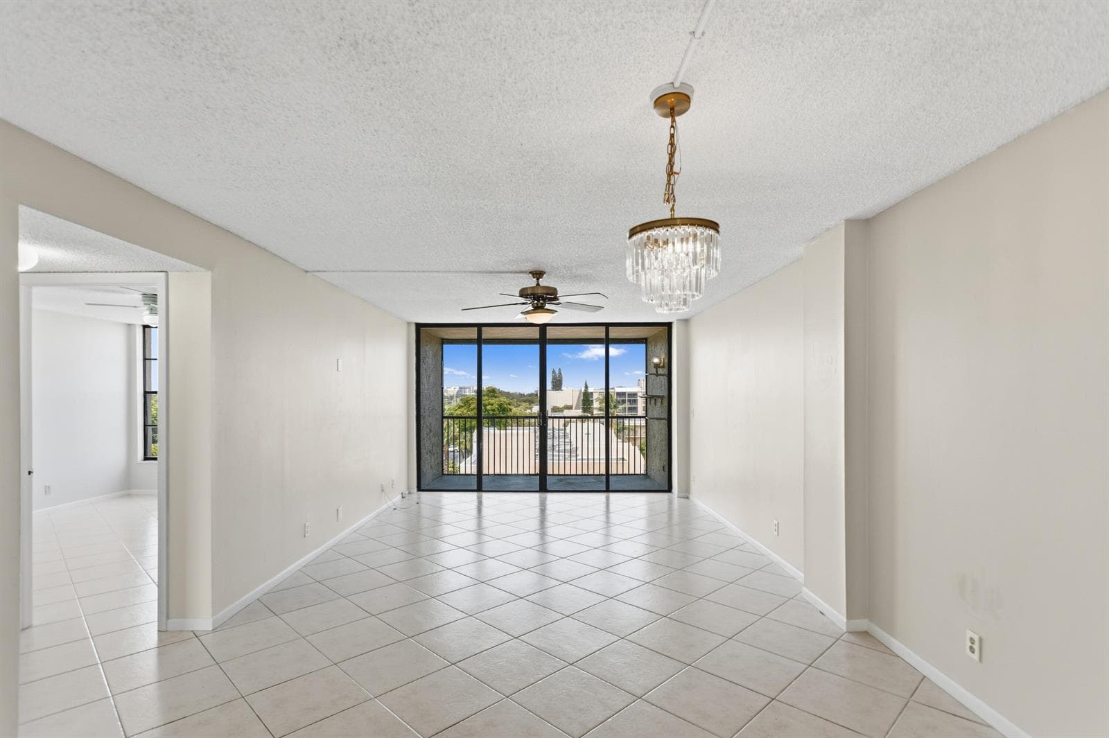 17 Royal Palm Way 6010 photo 13