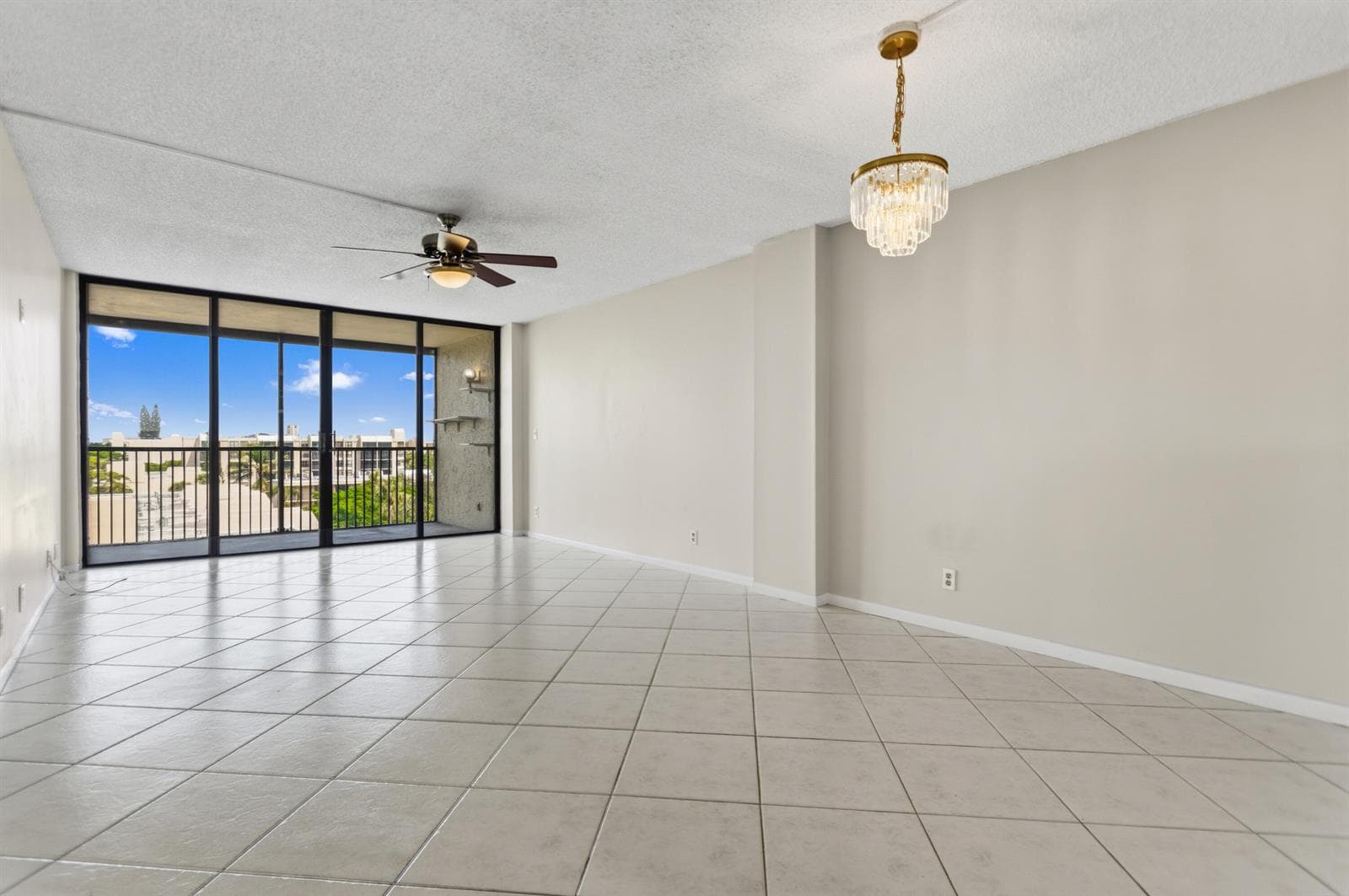 17 Royal Palm Way 6010 photo 12