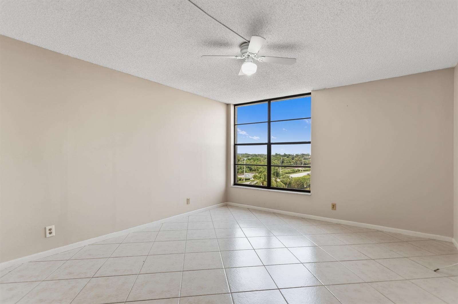 17 Royal Palm Way 6010 photo 22