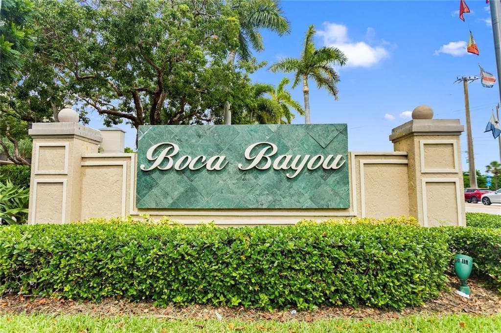 17 Royal Palm Way 6010 photo 1