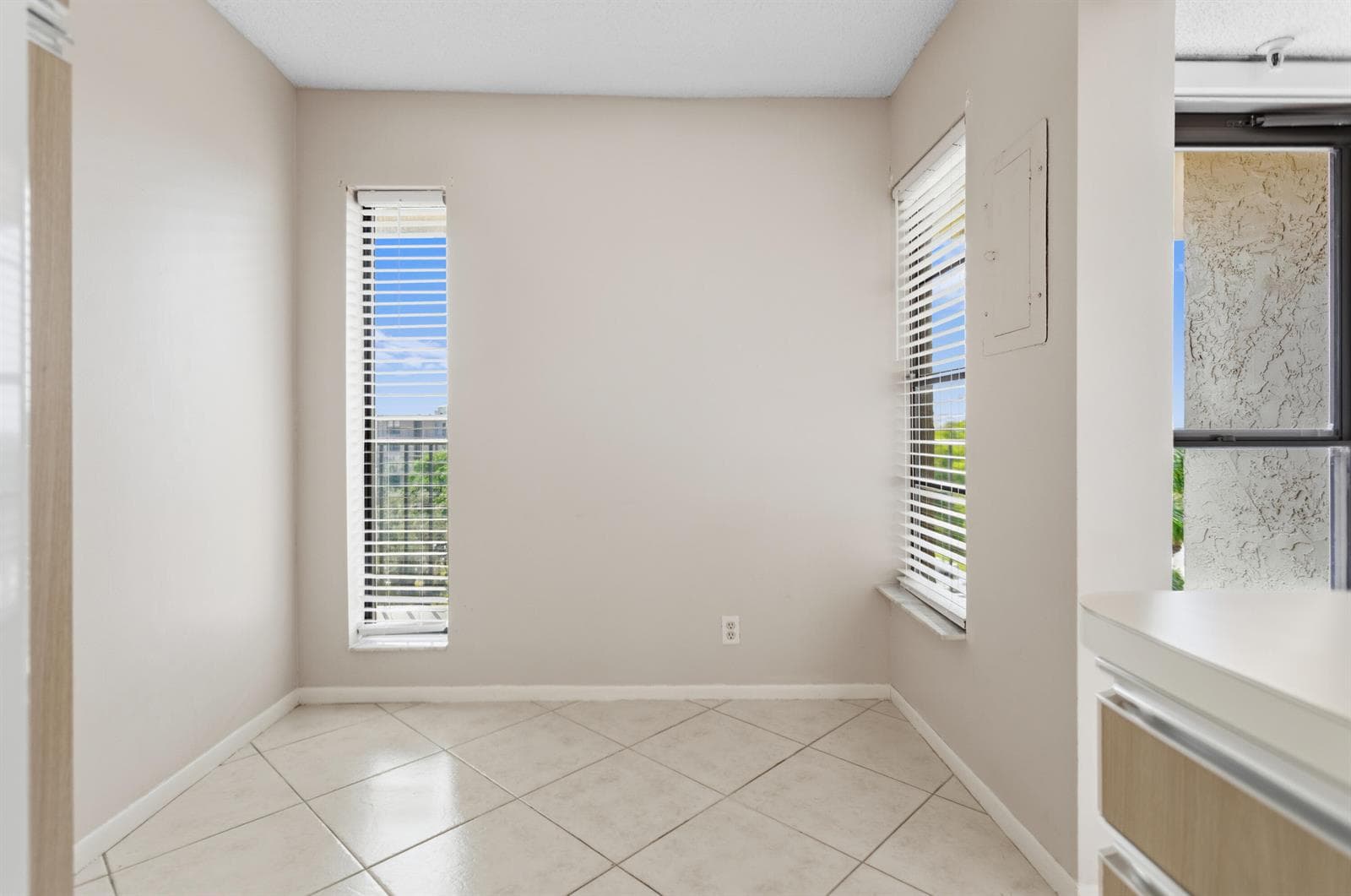 17 Royal Palm Way 6010 photo 20