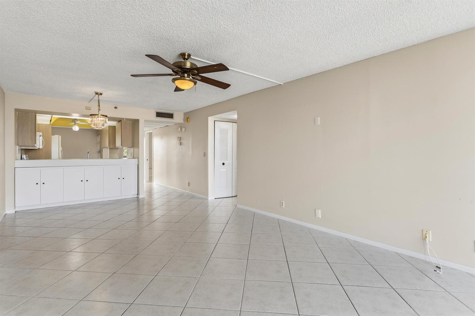 17 Royal Palm Way 6010 photo 9