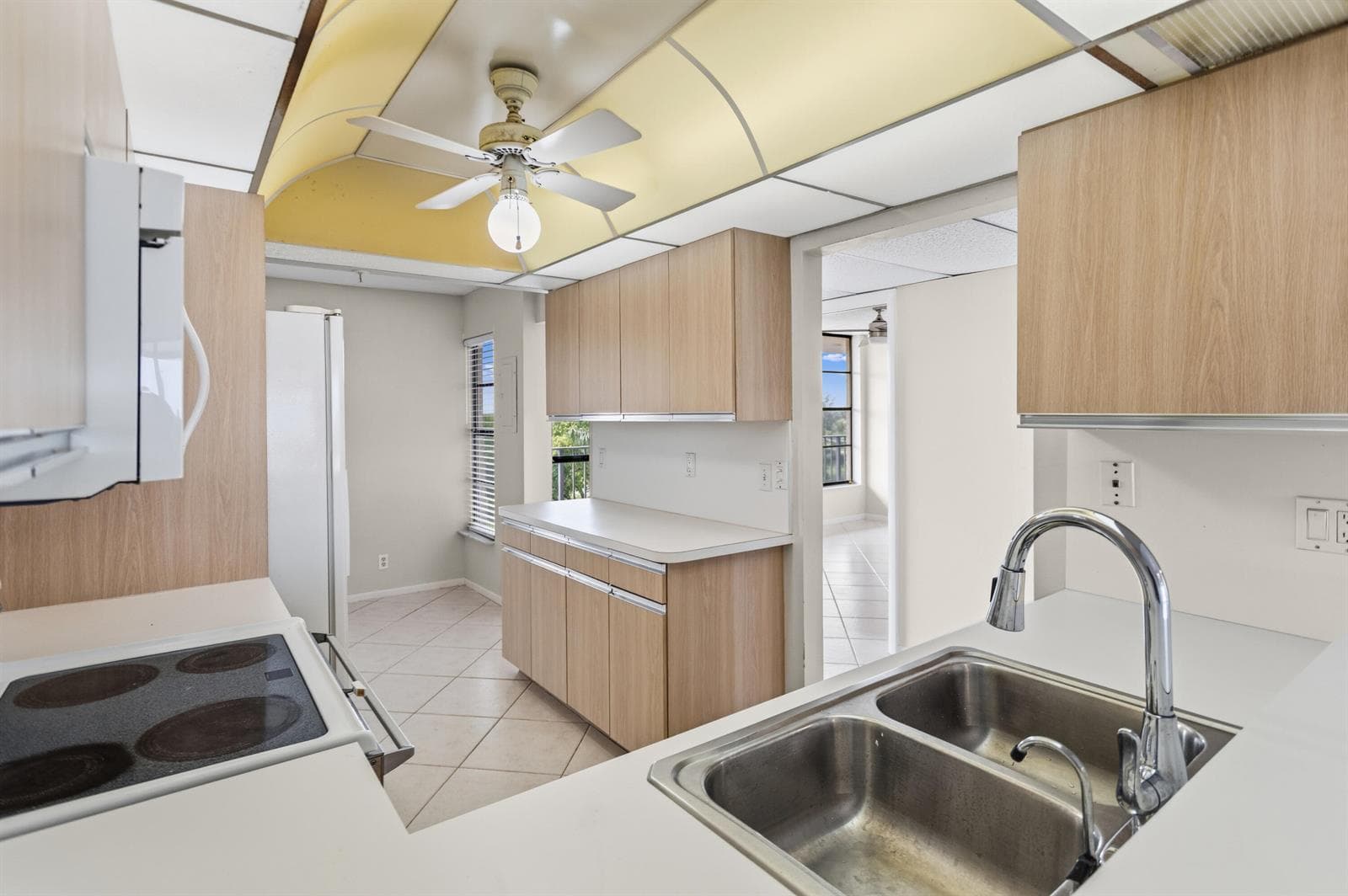 17 Royal Palm Way 6010 photo 15