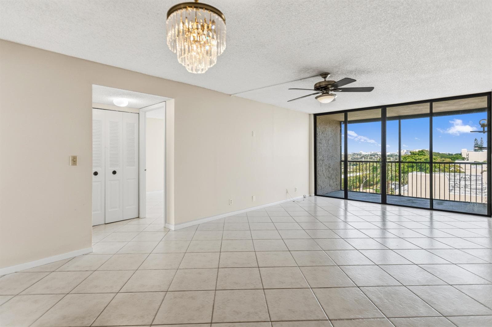 17 Royal Palm Way 6010 photo 11