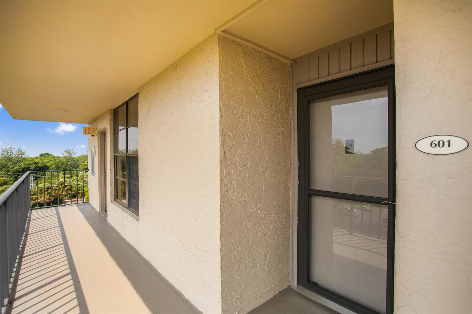 17 Royal Palm Way 6010 photo 4