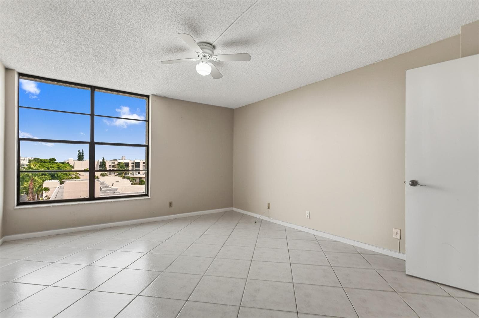 17 Royal Palm Way 6010 photo 21