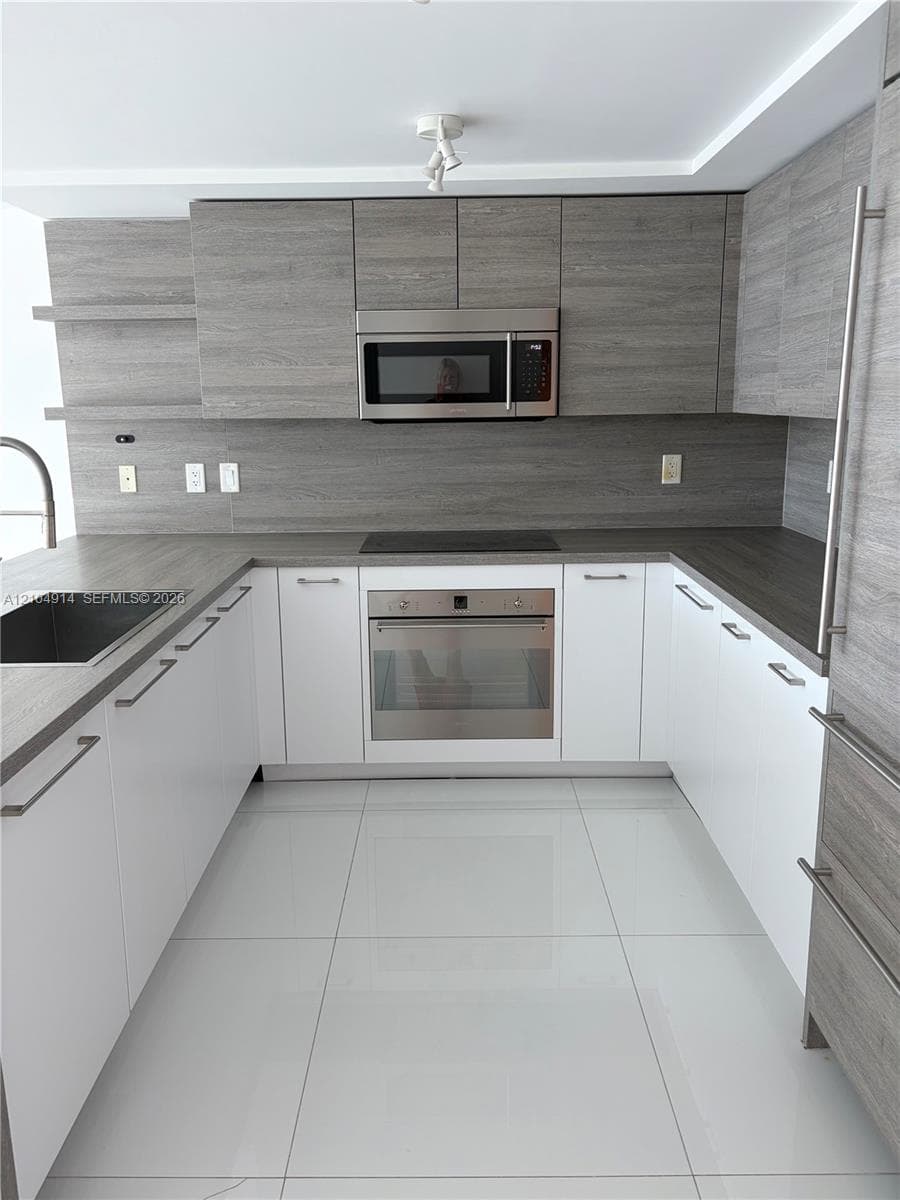 400 Sunny Isles Blvd 1002 photo 17