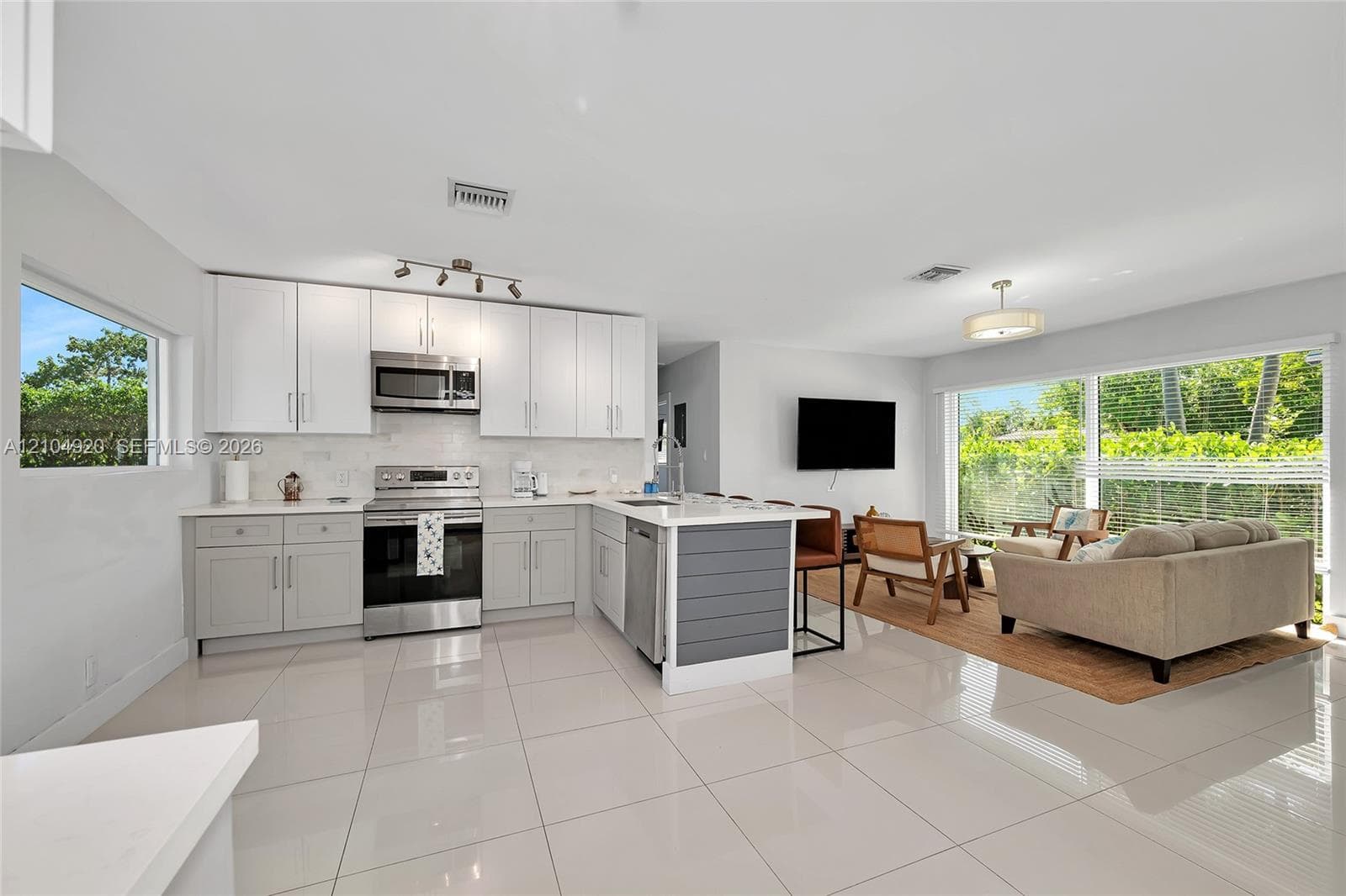1700 SW 23rd Ave photo 5
