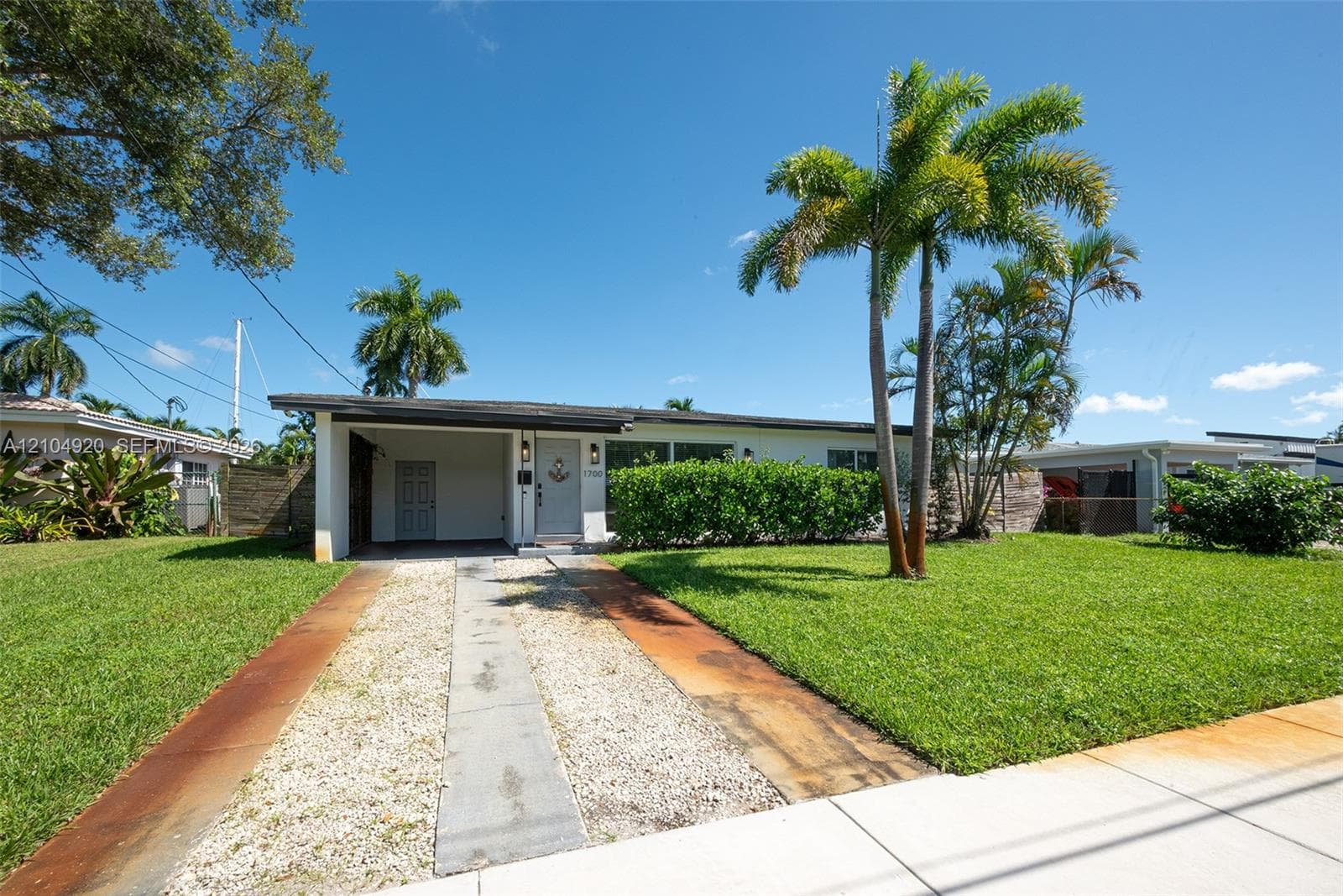1700 SW 23rd Ave photo 4