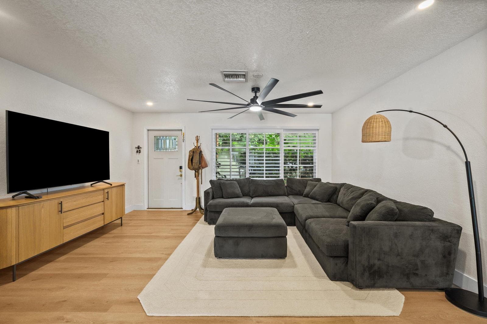 160 SE 9TH Street photo 5