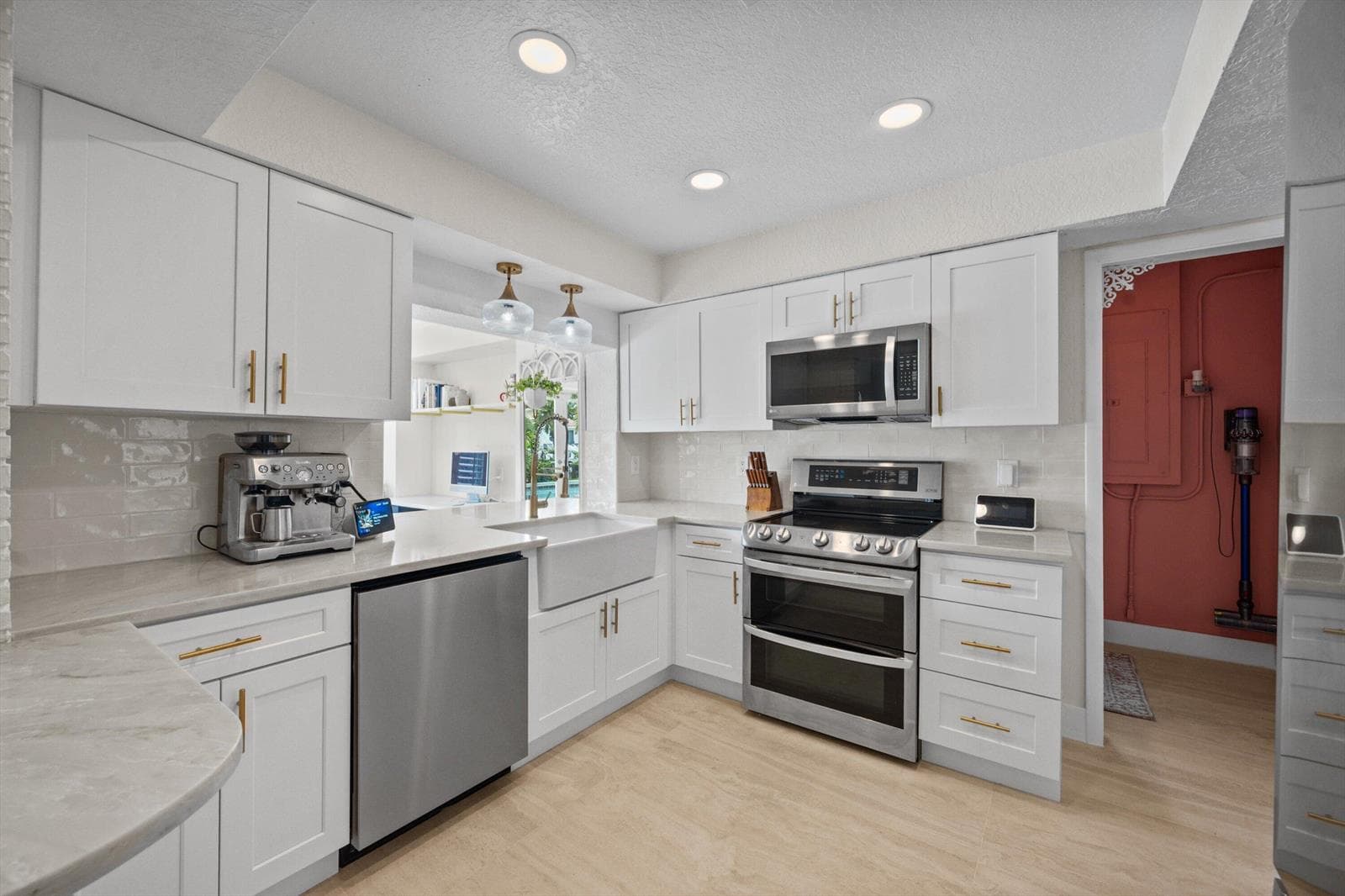 160 SE 9TH Street photo 9