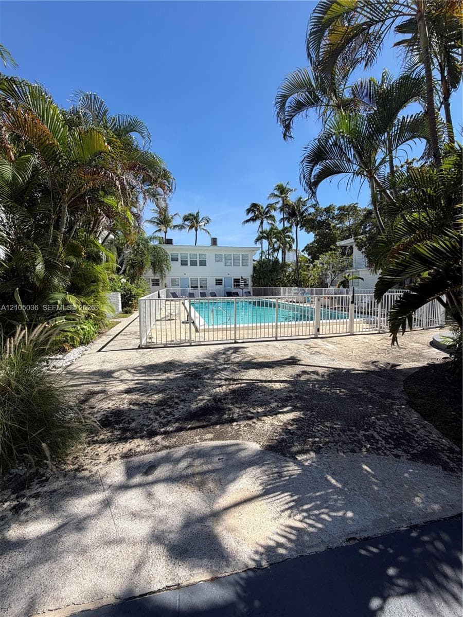 6865 E Bay Dr 3 photo 4