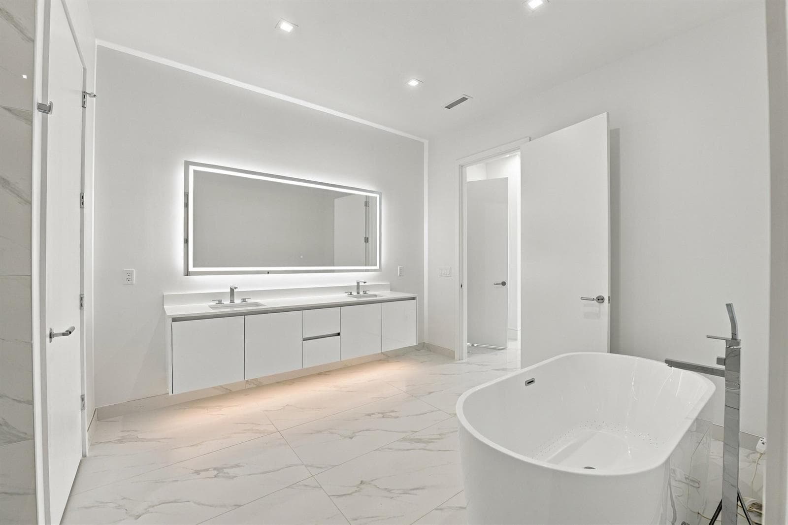 220 LAKE SHORE Drive 2306 photo 14