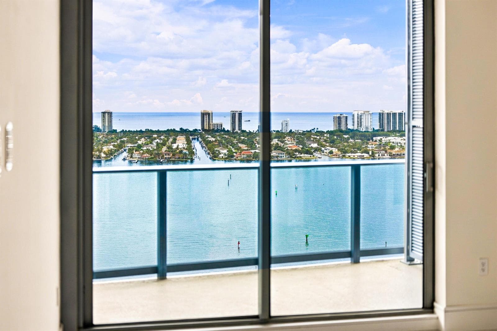 220 LAKE SHORE Drive 2306 photo 4