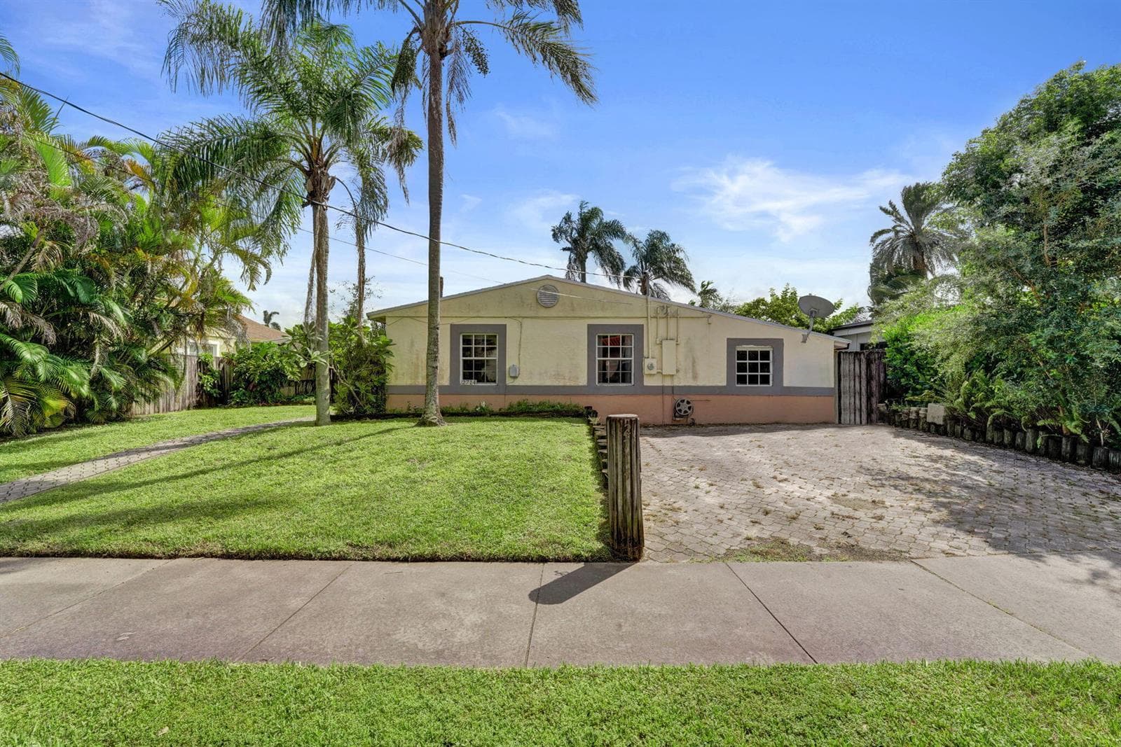 2714 SCOTT Street photo 1