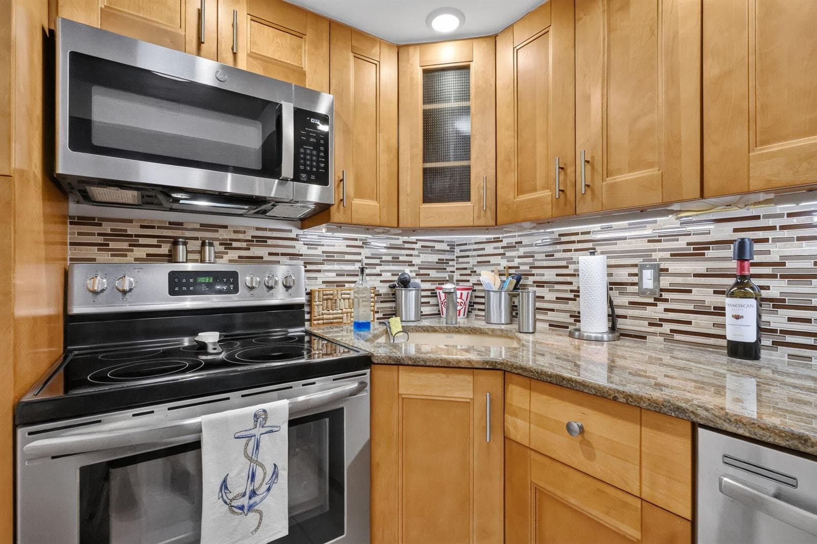 120 Lehane Terrace 308 photo 8
