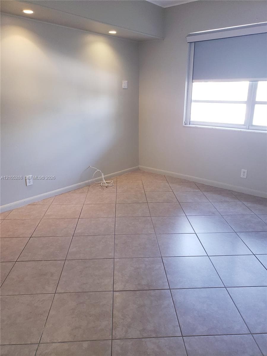 200 S Birch Rd 102 photo 6