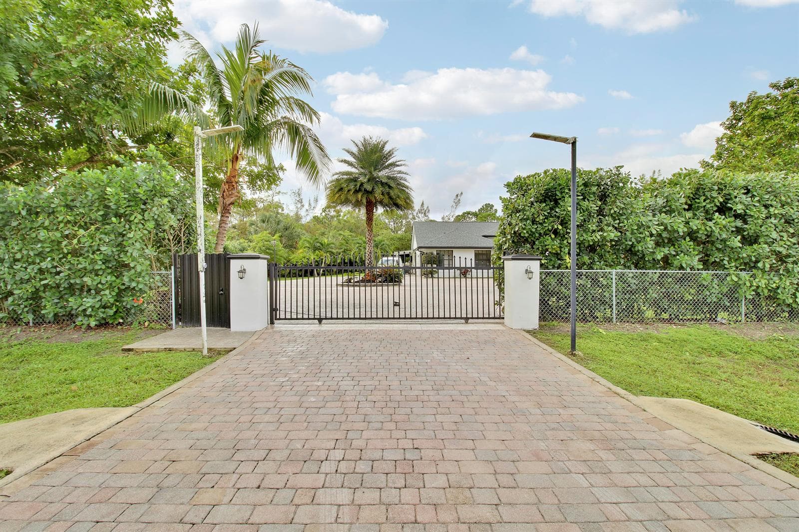 17998 43rd Road N photo 8