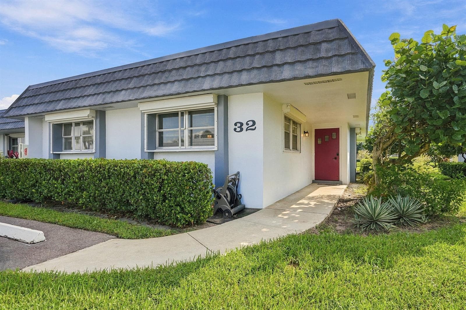 2886 FERNLEY Drive E 32 photo 1