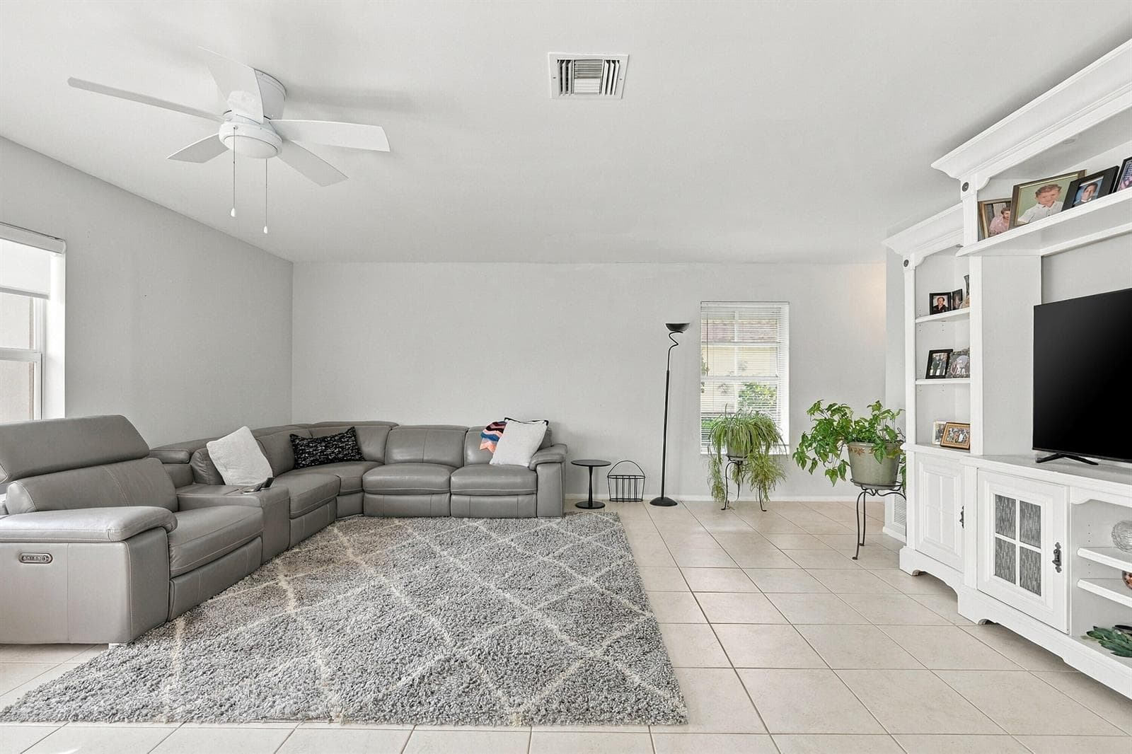 2886 FERNLEY Drive E 32 photo 4