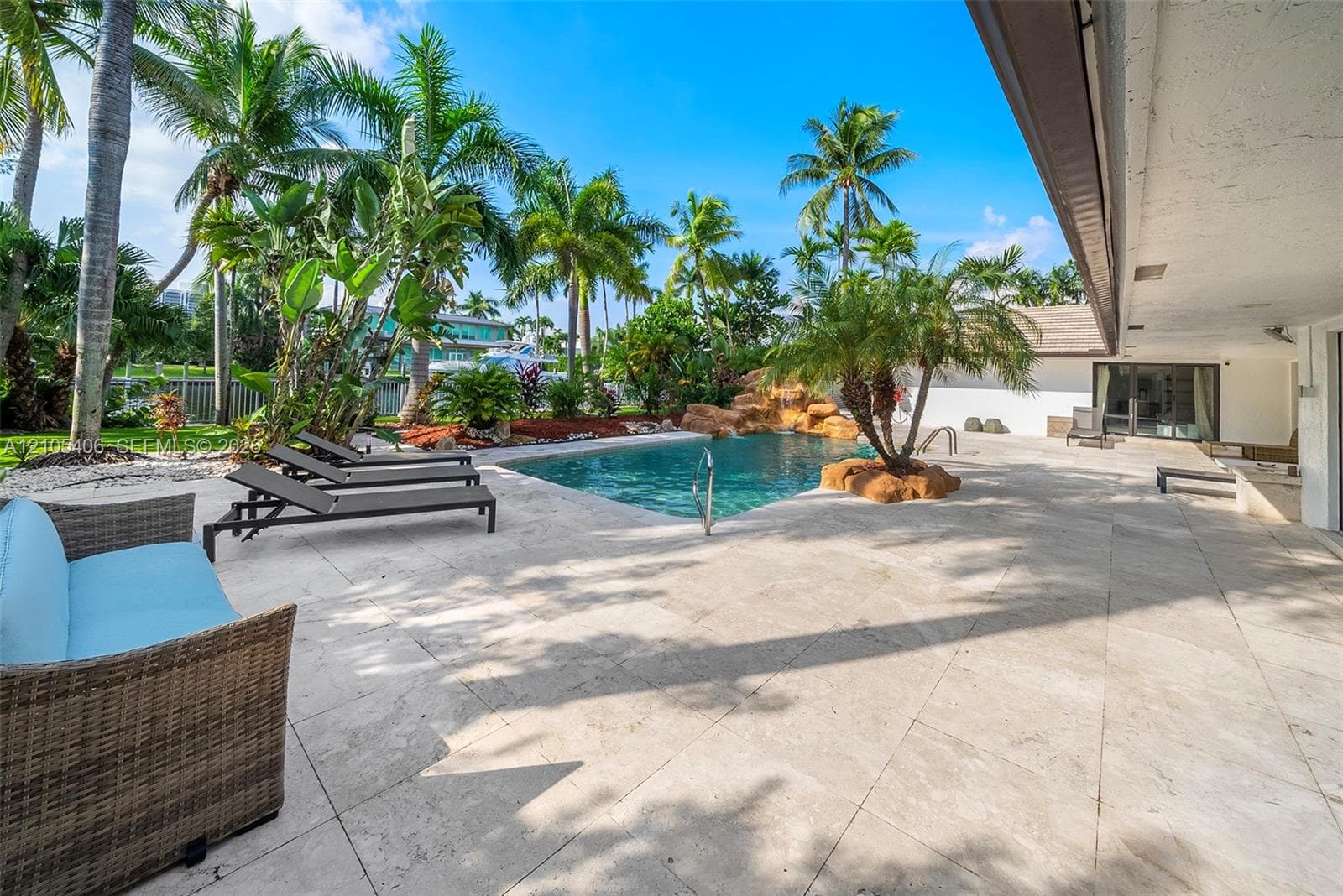 407 Sunset Dr photo 10