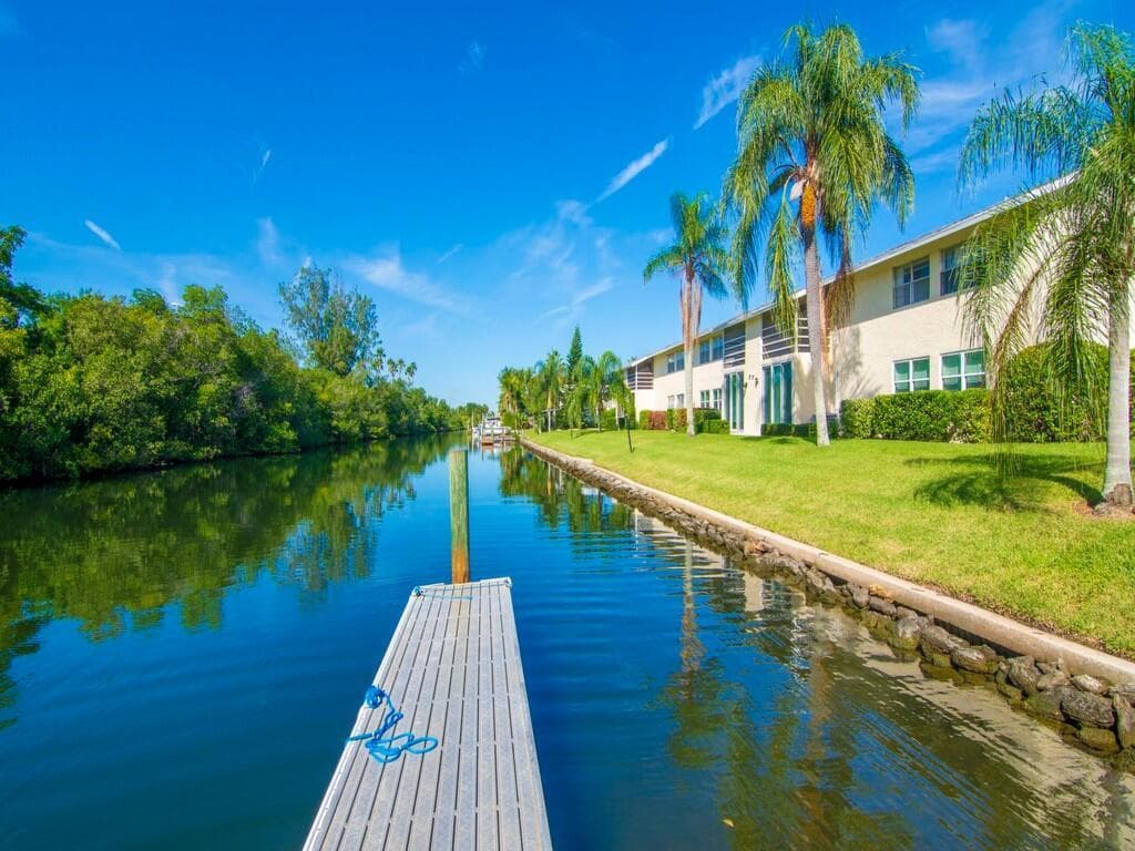 1845 ROBALO Drive 106D photo 16