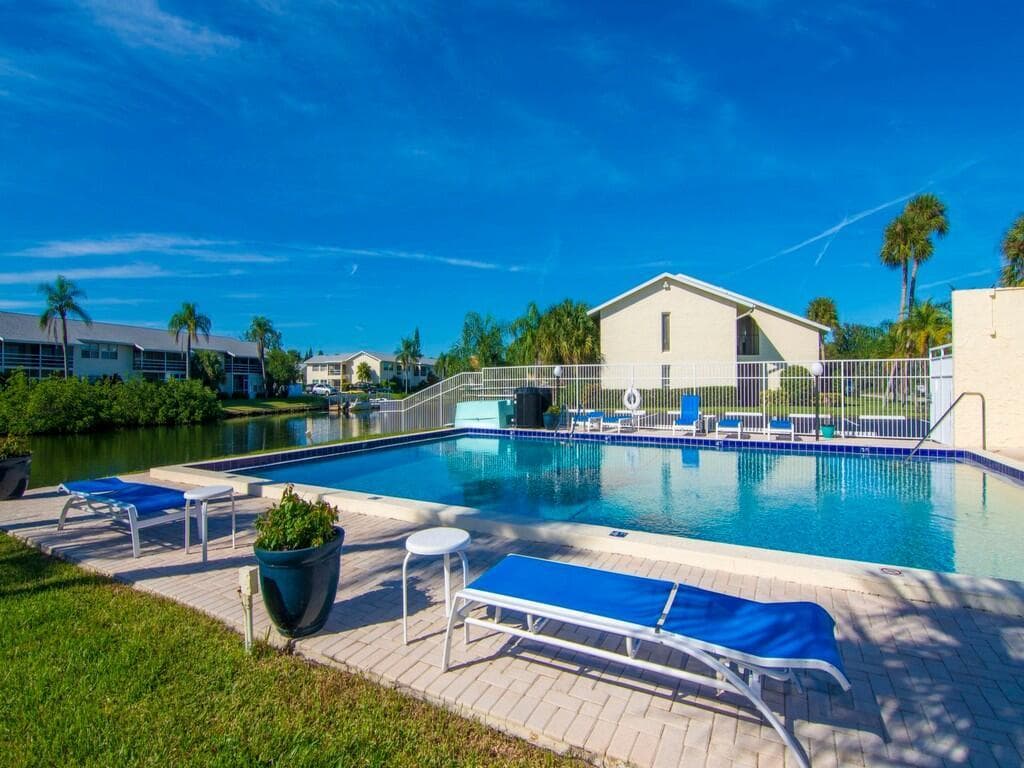 1845 ROBALO Drive 106D photo 20