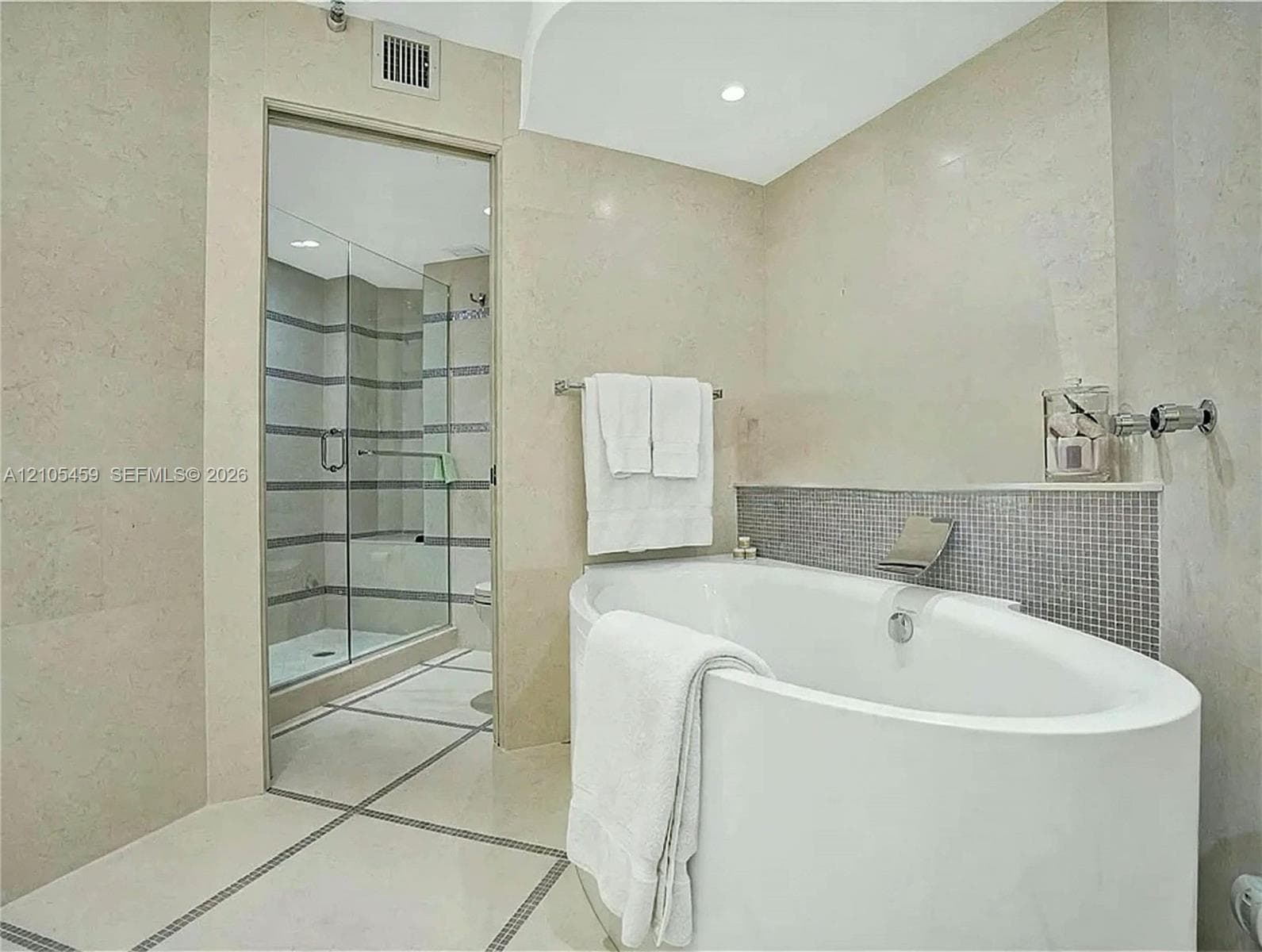 3500 Mystic Pointe Dr 3406 photo 14