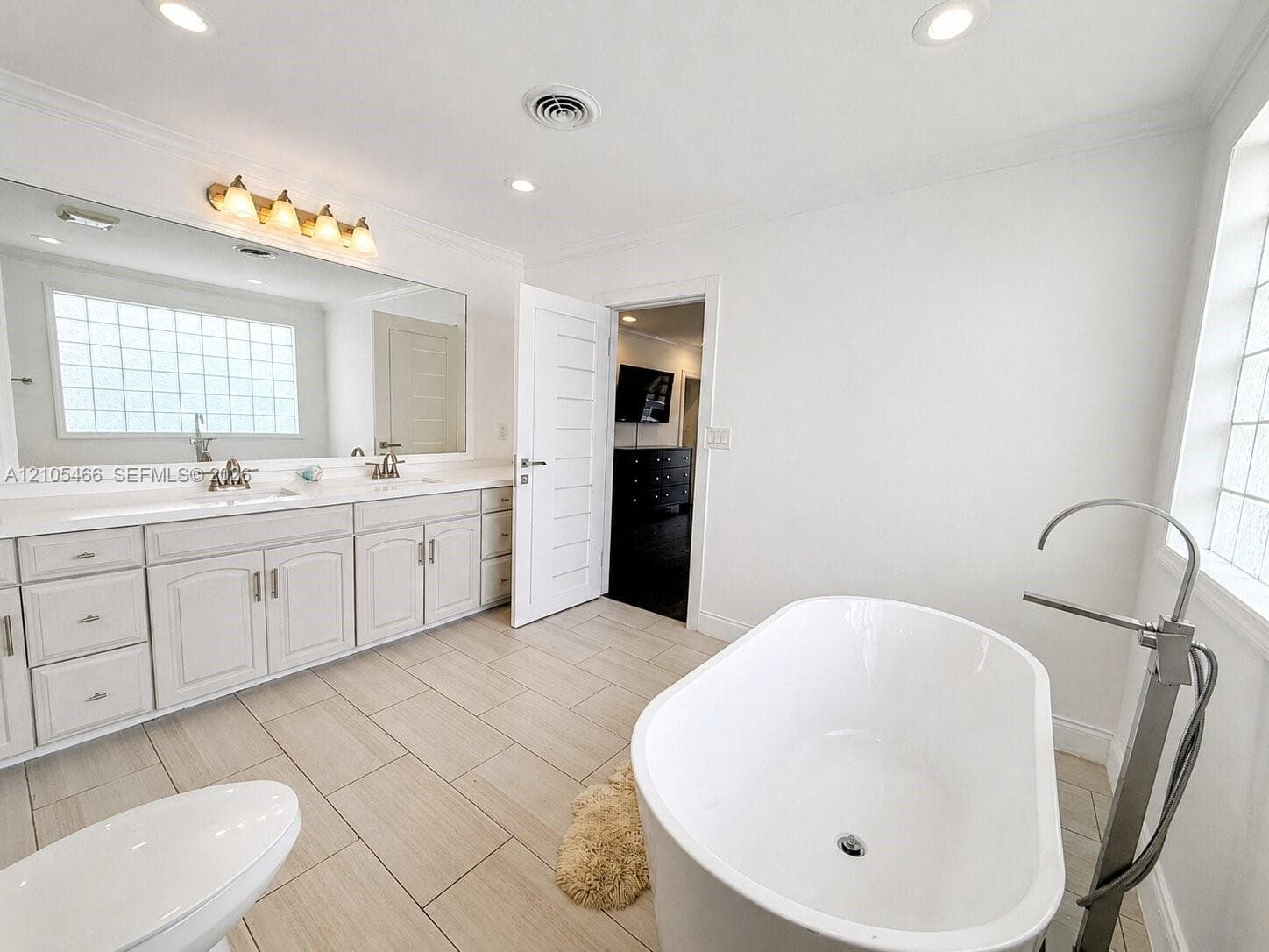 2830 NE 56 ct photo 21