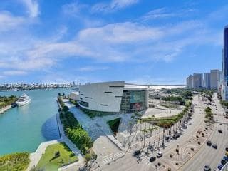 888 Biscayne Blvd 811 photo 2