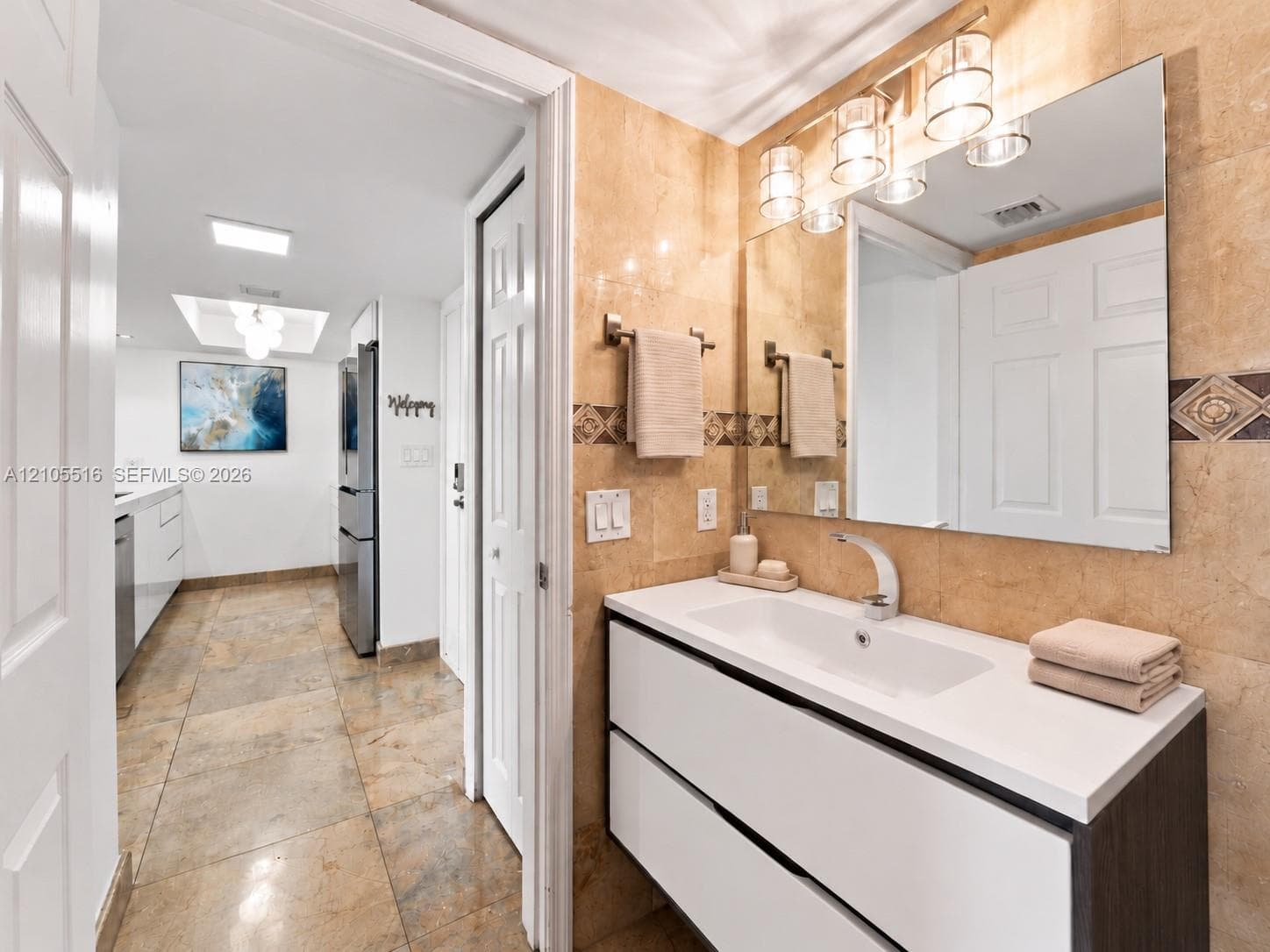 7601 E Treasure Dr 1619 photo 4