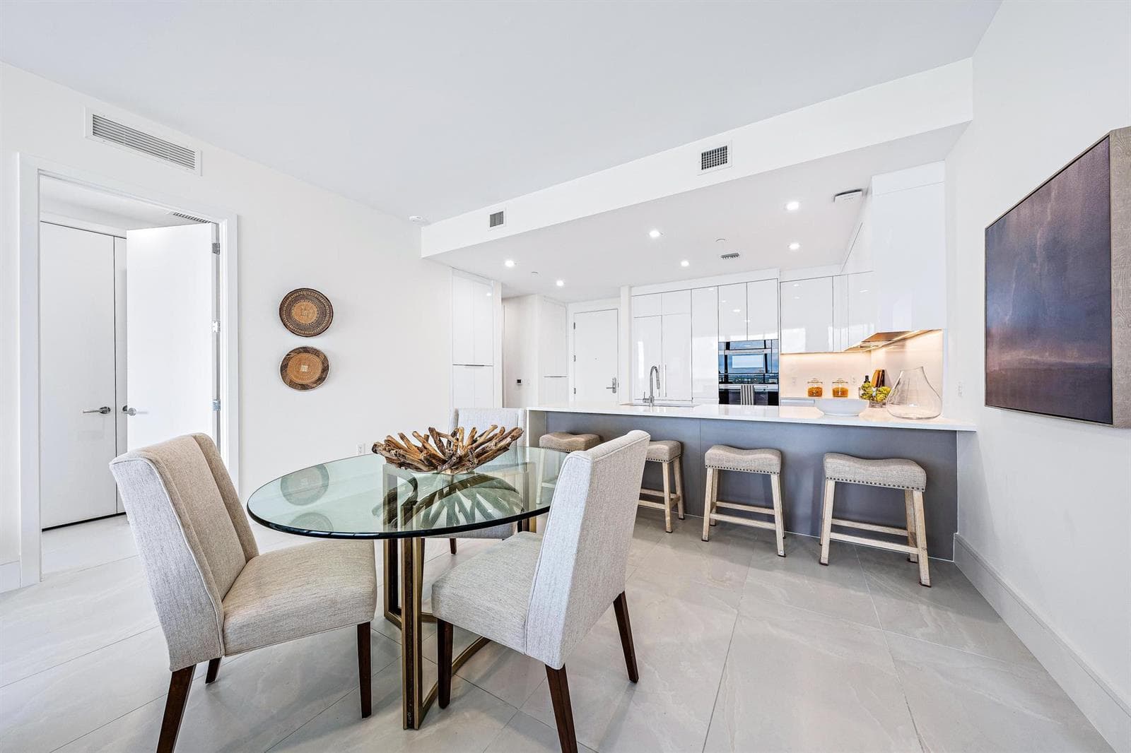 220 LAKE SHORE Drive 817 photo 6