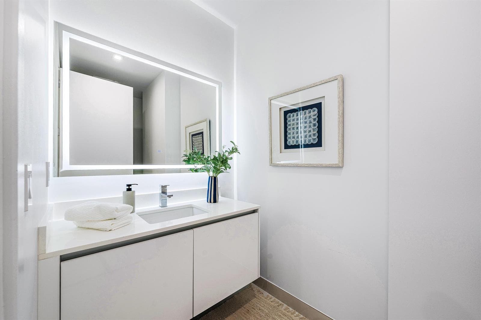 220 LAKE SHORE Drive 817 photo 12