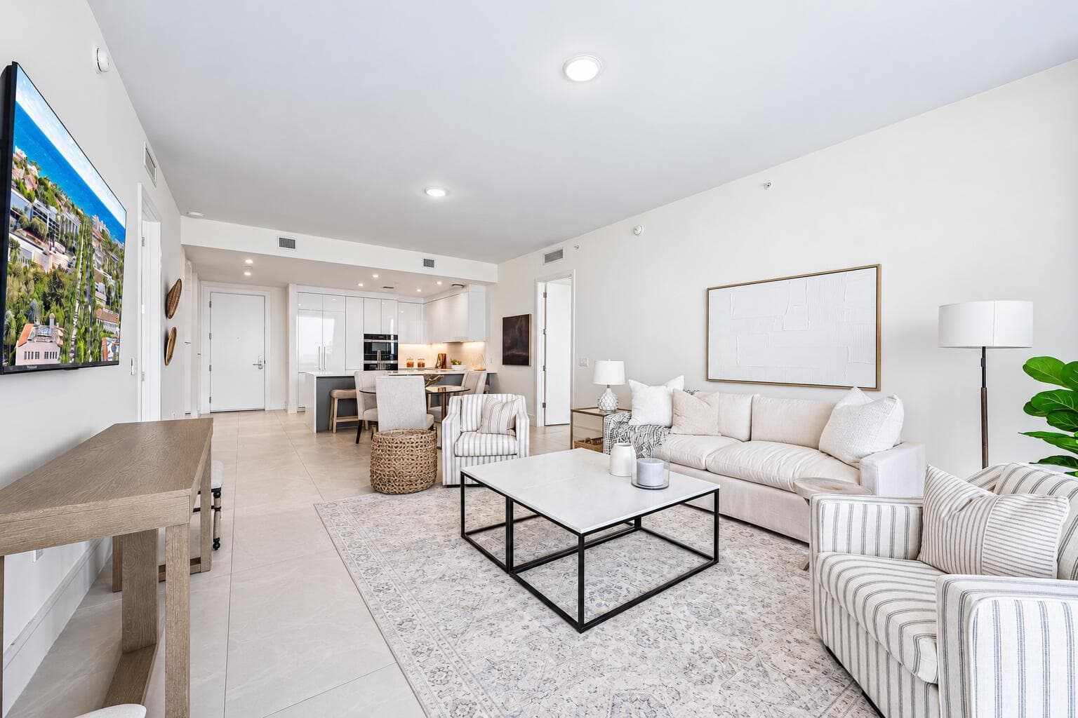 220 LAKE SHORE Drive 817 photo 1