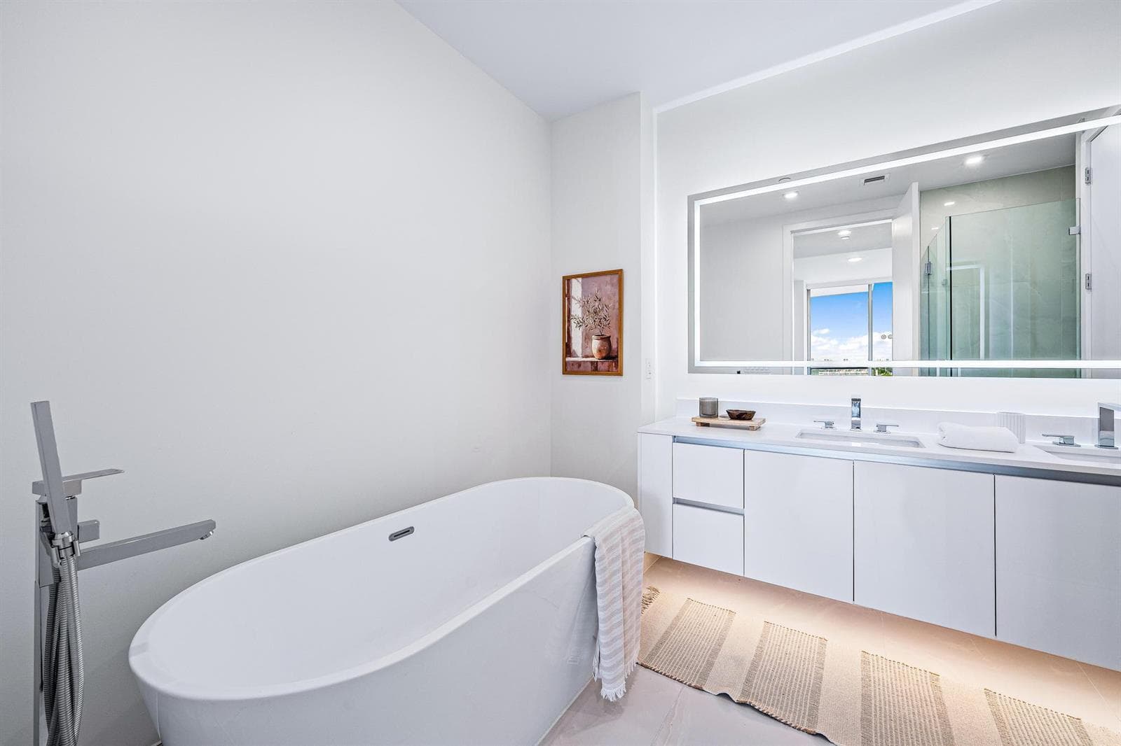 220 LAKE SHORE Drive 817 photo 9