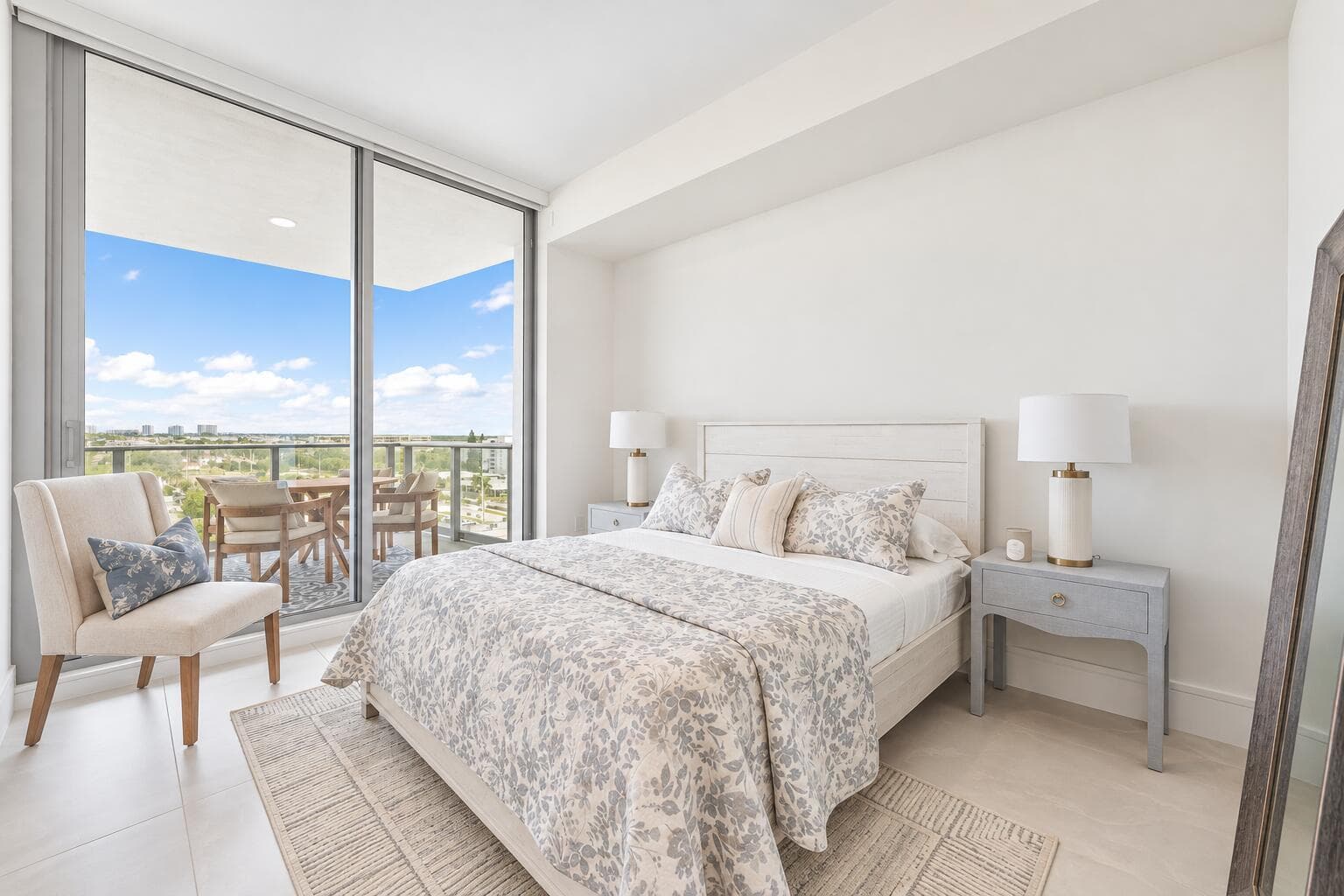 220 LAKE SHORE Drive 817 photo 10